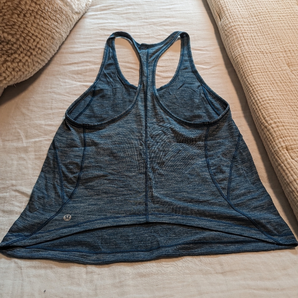 Lululemon size 4 bundle tanks (2 tank tops)